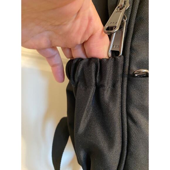 Maxtop Black Backpack Laptop Carrier Charging Port Needs Cord Fron Zip Pocket - Picture 6 of 12